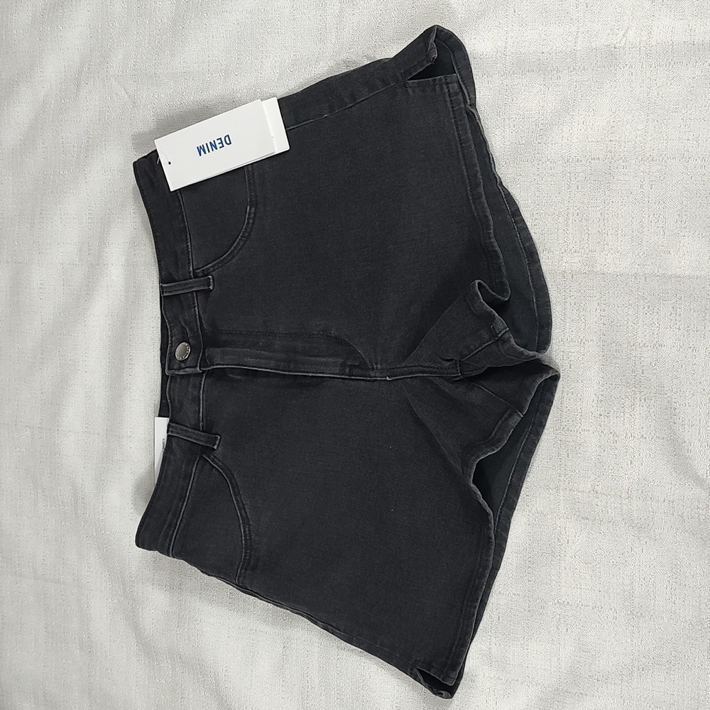 H&M Denim Black High Waisted Slim Fit Stretch Shorts Summer Womens Size 6